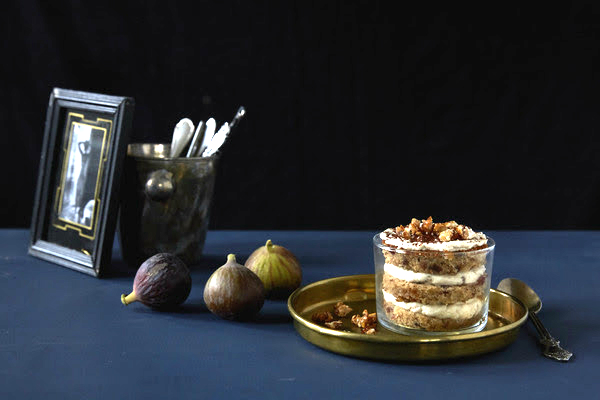 Tiramisu with fruit bread, pear and fig. Picture; Lubera